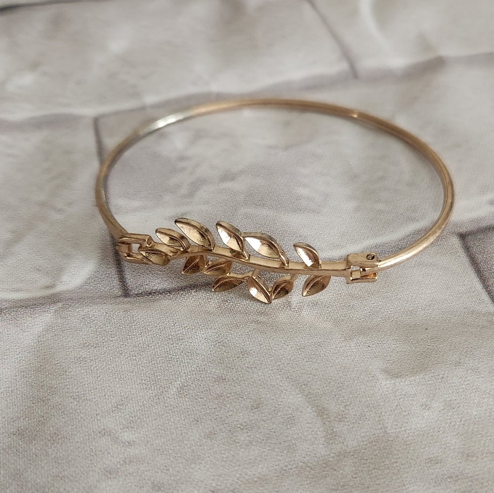 Plunder - Gold Leaf Bangle Bracelet